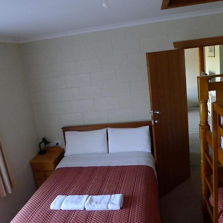 Willaway Motel Apartments Ulverstone Exteriör bild