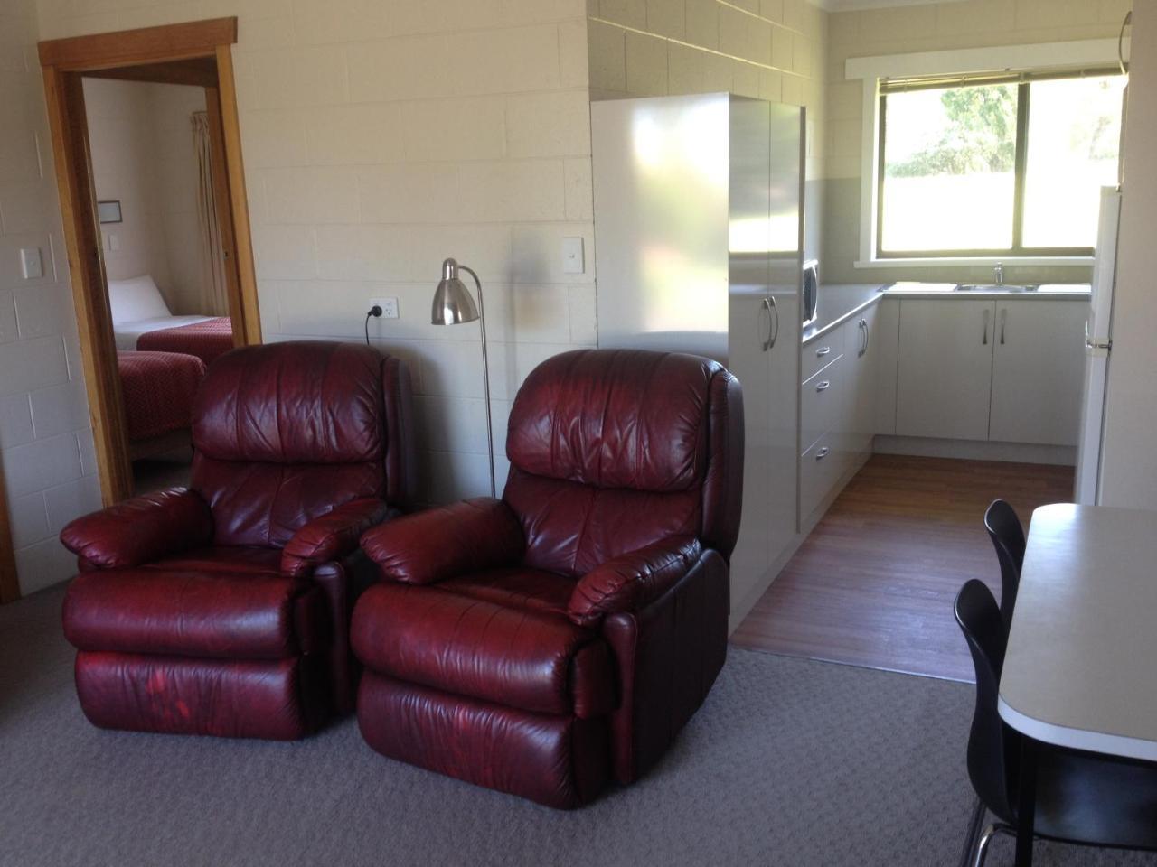 Willaway Motel Apartments Ulverstone Exteriör bild