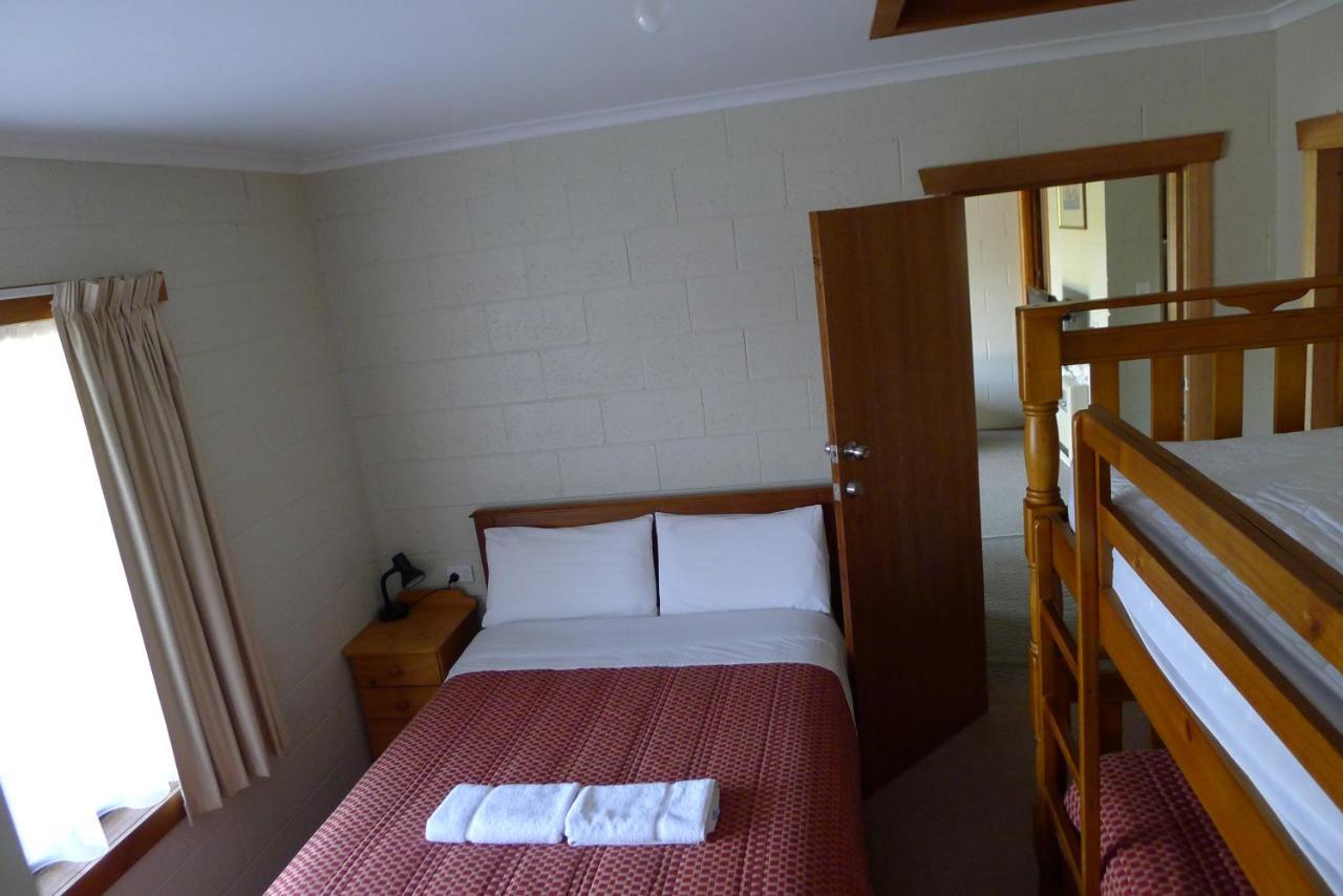 Willaway Motel Apartments Ulverstone Exteriör bild
