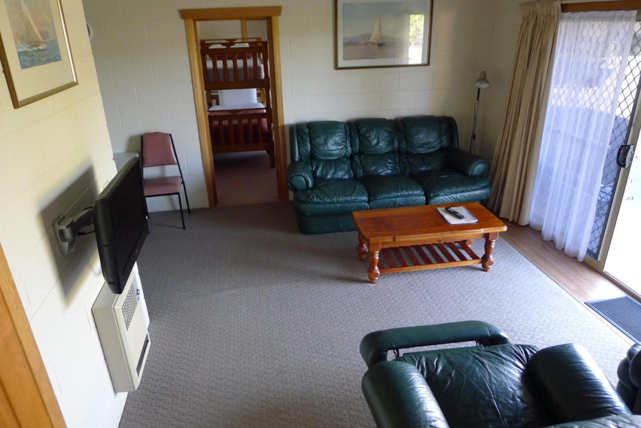 Willaway Motel Apartments Ulverstone Exteriör bild